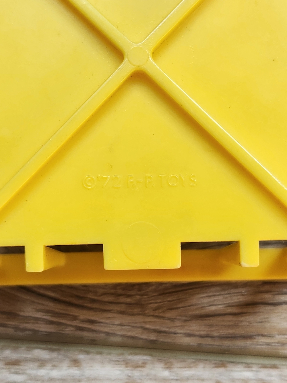 1975 Vintage Fisher Price Yellow Crib For Baby - Picture 5 of 7